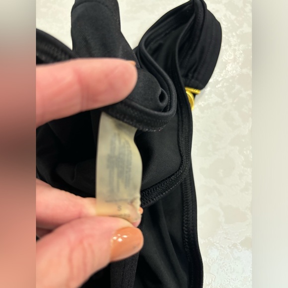 Selling all 3 together for $15 Victoria’s secret 34C swim top with 2 bottoms - Picture 3 of 8